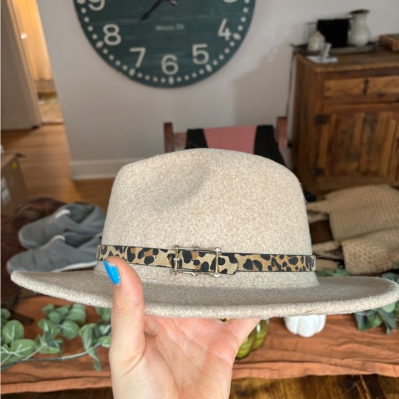 Wool hat - Picture 4 of 4